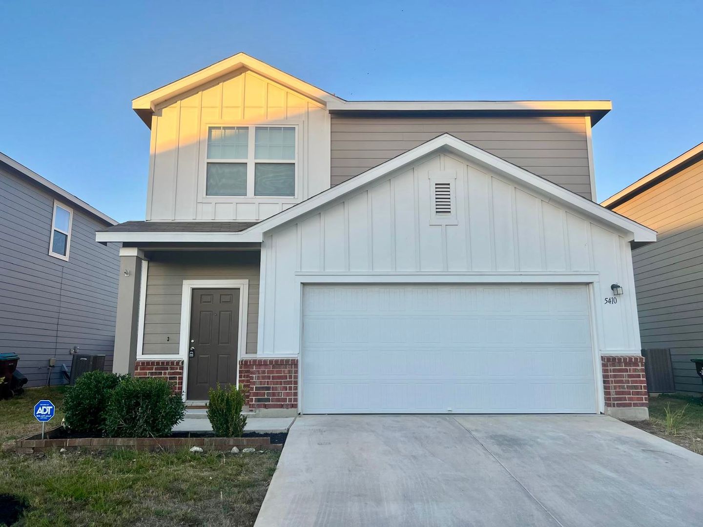 Converse House: 5410 Rue Girard