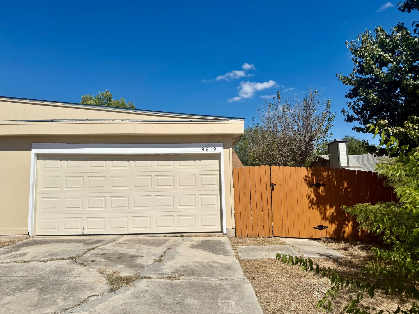 San Antonio House: 9619 Vale