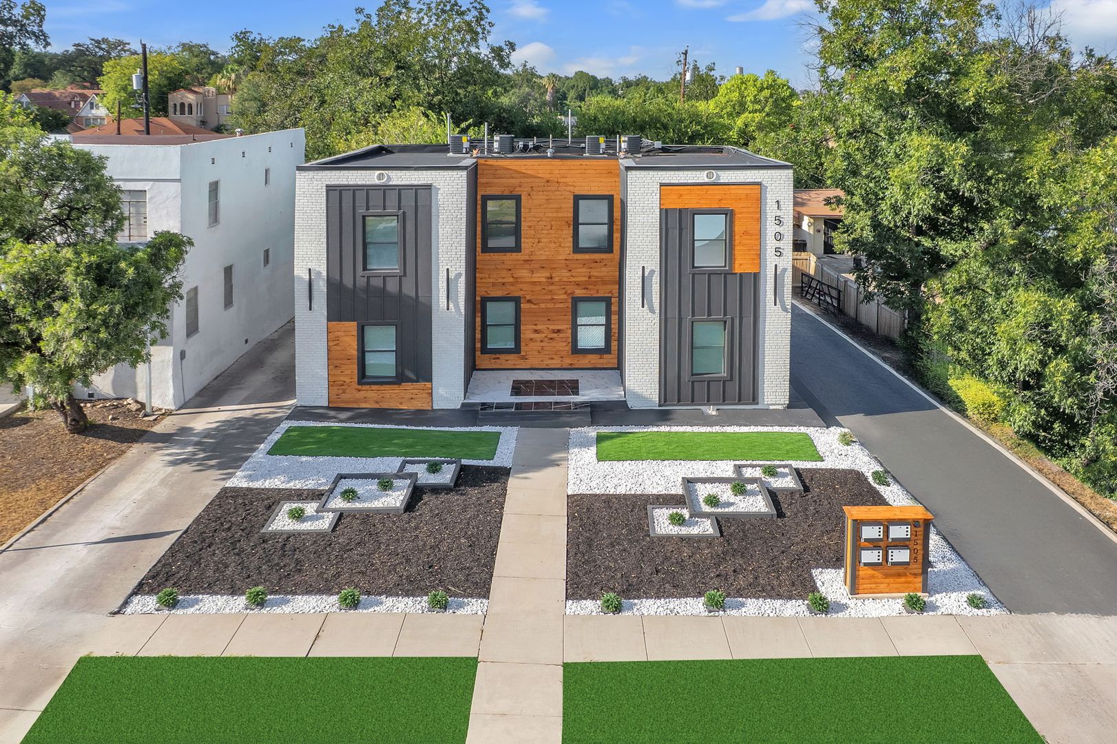 San Antonio House: 1505 W Woodlawn Unit 1