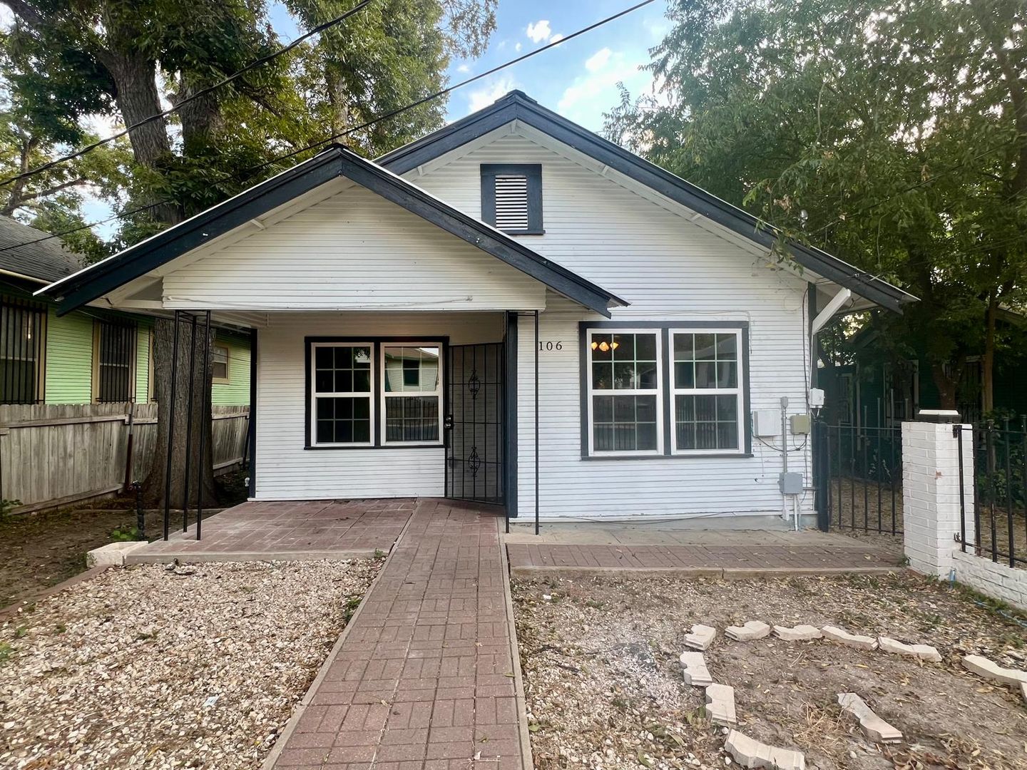 San Antonio House: 106 Regina St