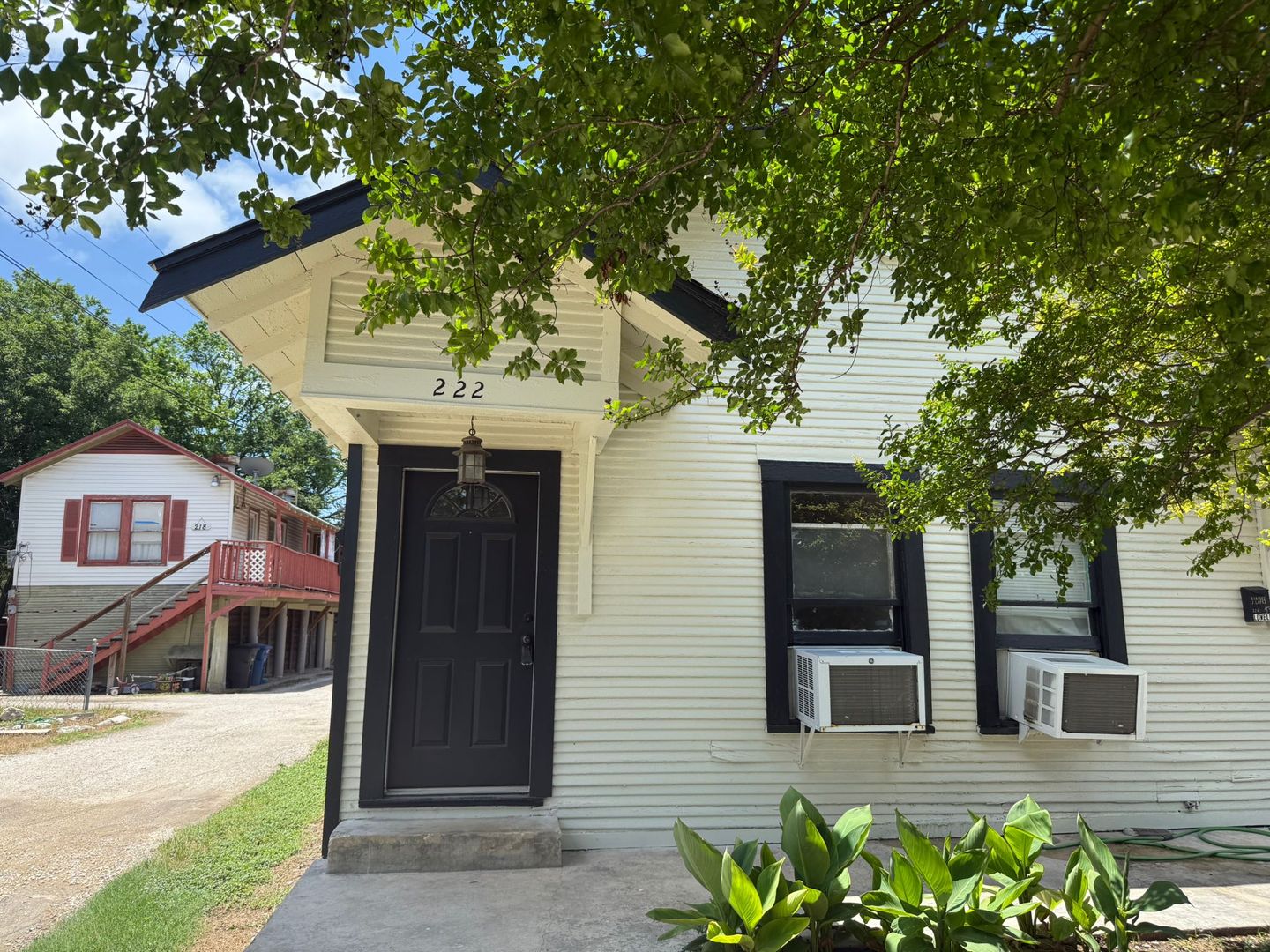 San Antonio House: 222 Lowell St