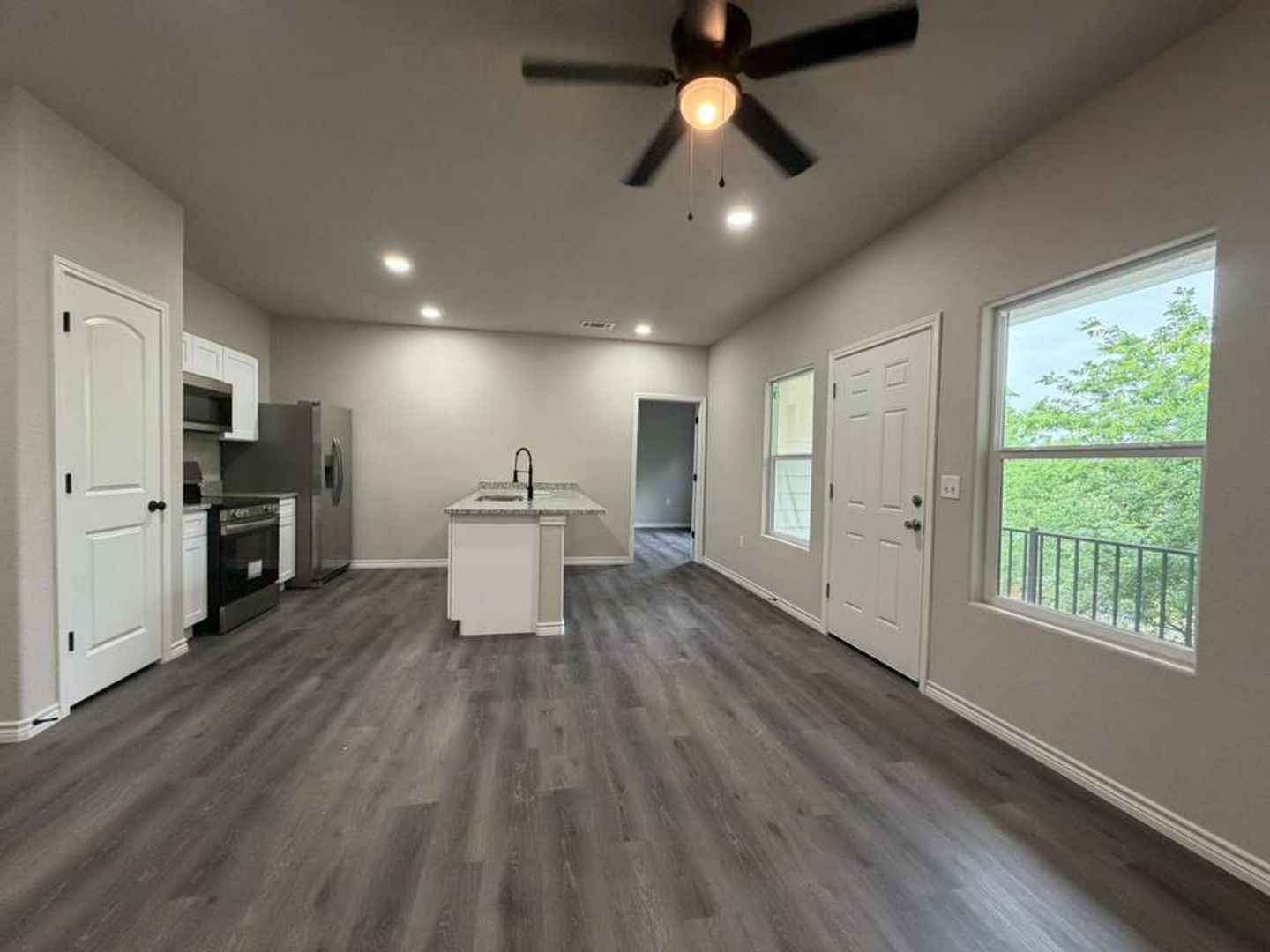 San Antonio House: 7616 Windsor Oaks