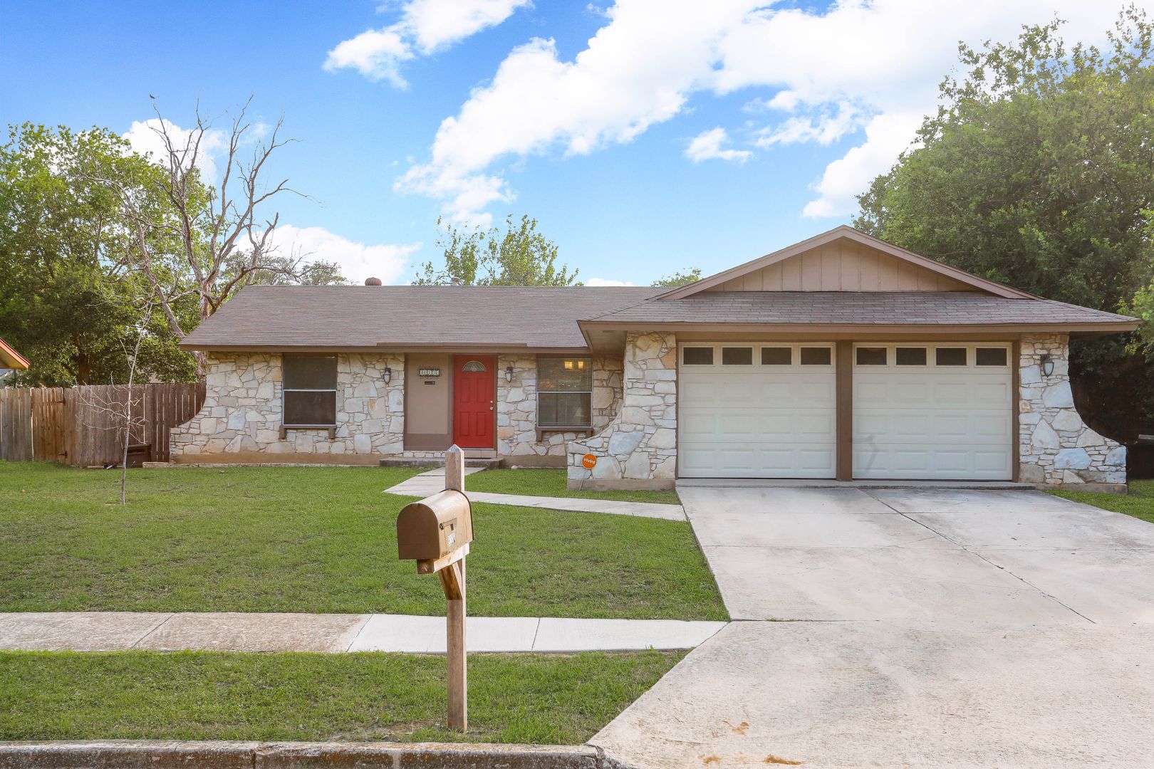 San Antonio House: 8226 Creekline Dr