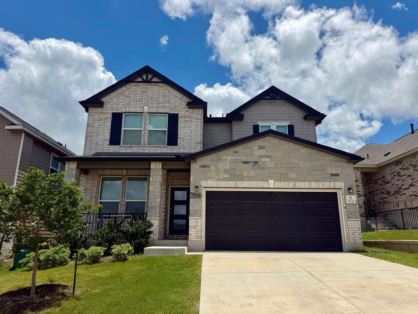 Converse House: 5024 Galvan Manor