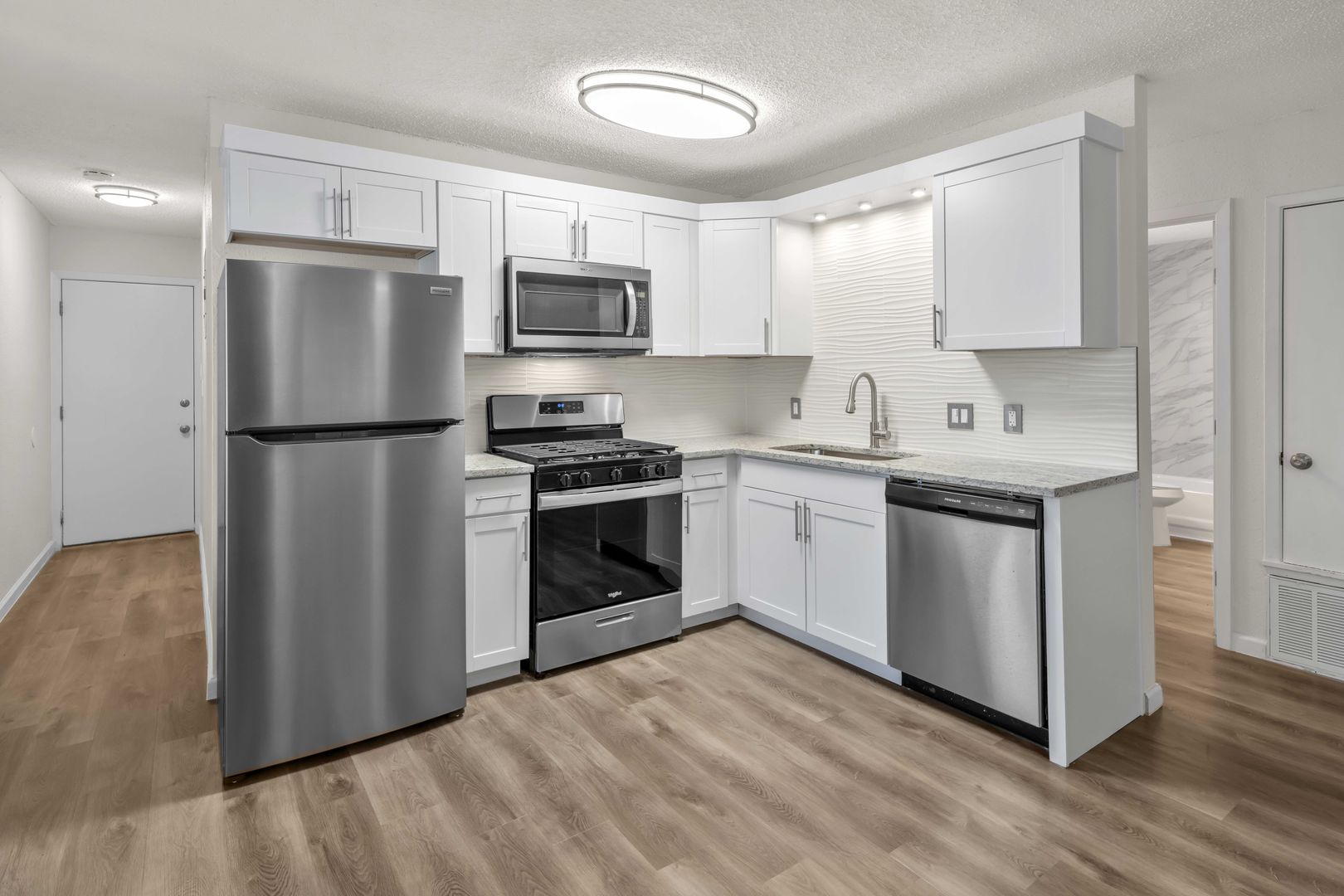 410 Regina St Unit #4 | SUMMER APPLICATION SPECIALS APPLY NOW!