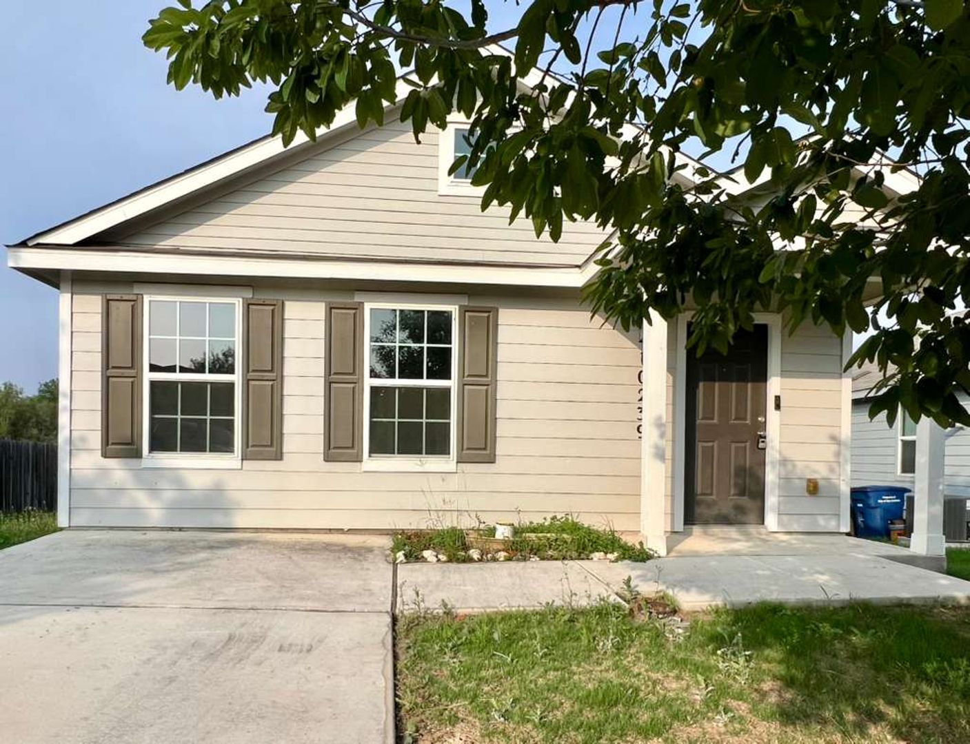 San Antonio House: 10239 Robbins Creek
