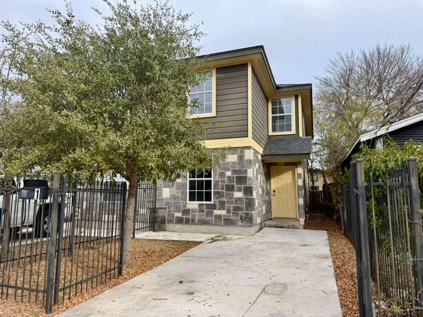San Antonio House: 3107 W Travis St, Unit 1