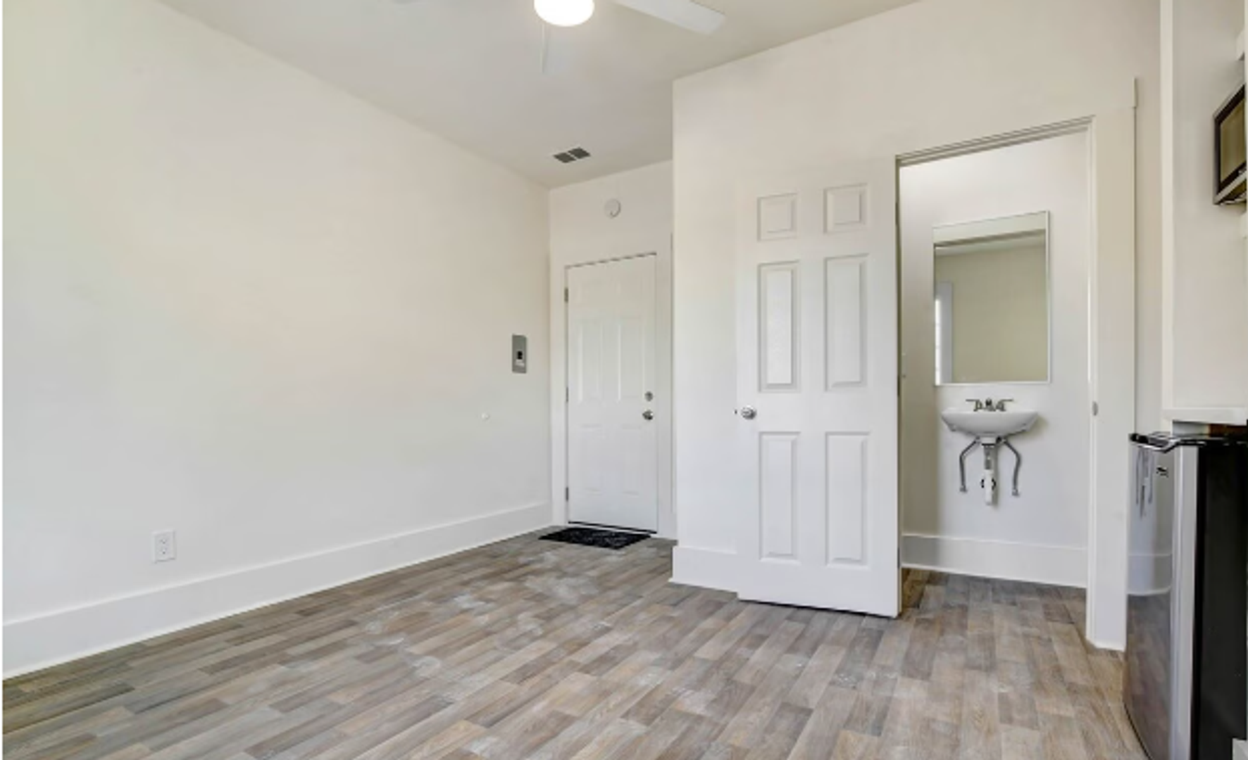 San Ysidro Apartment: 148-152 W San Ysidro Boulevard