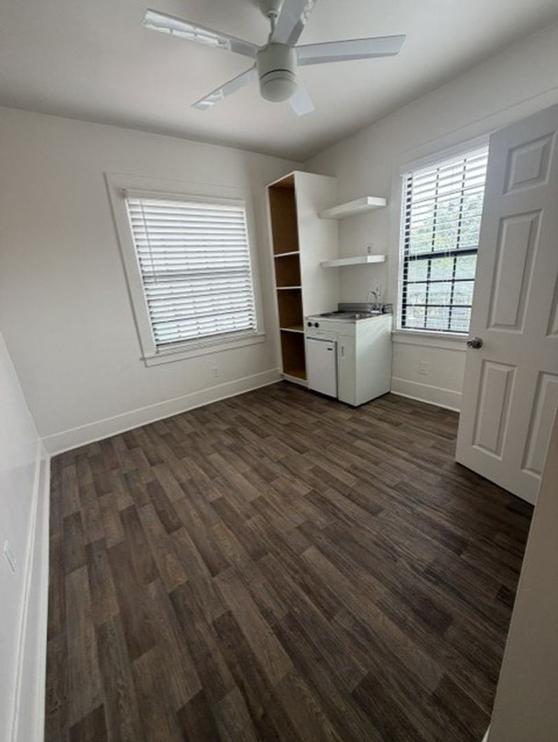 San Ysidro Apartment: 148-152 W San Ysidro Boulevard
