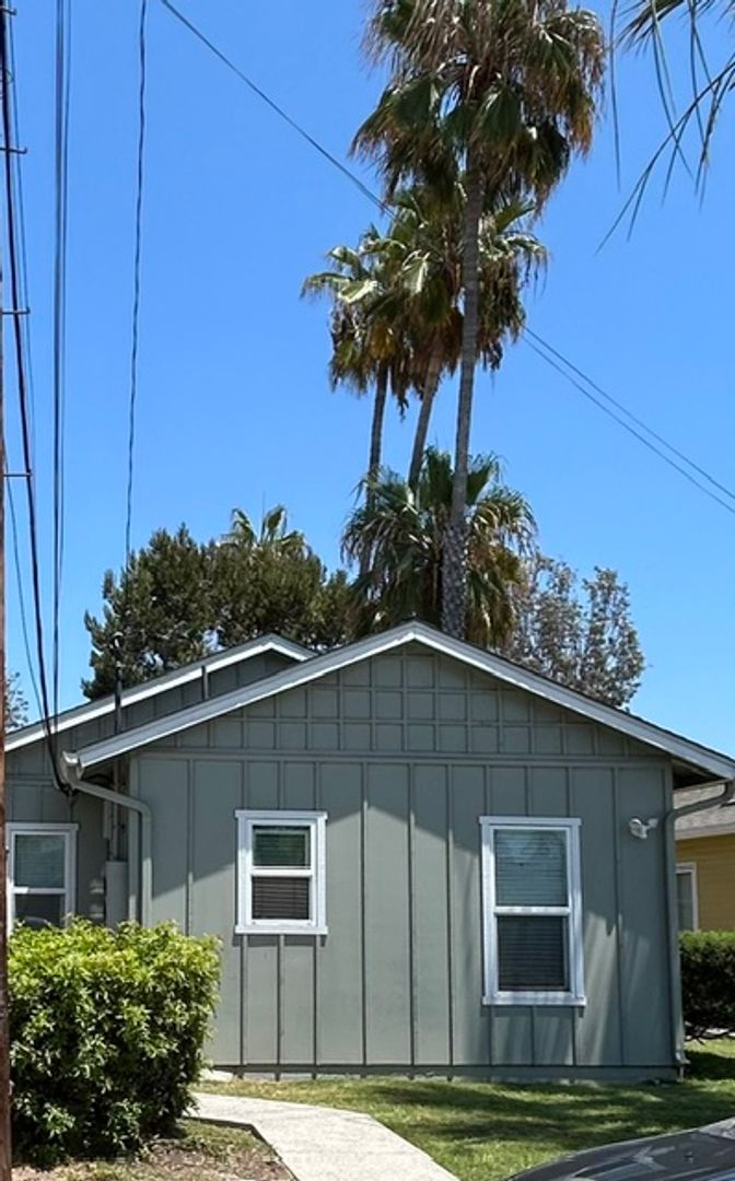 National City Apartment: 1101-1119 E Avenue