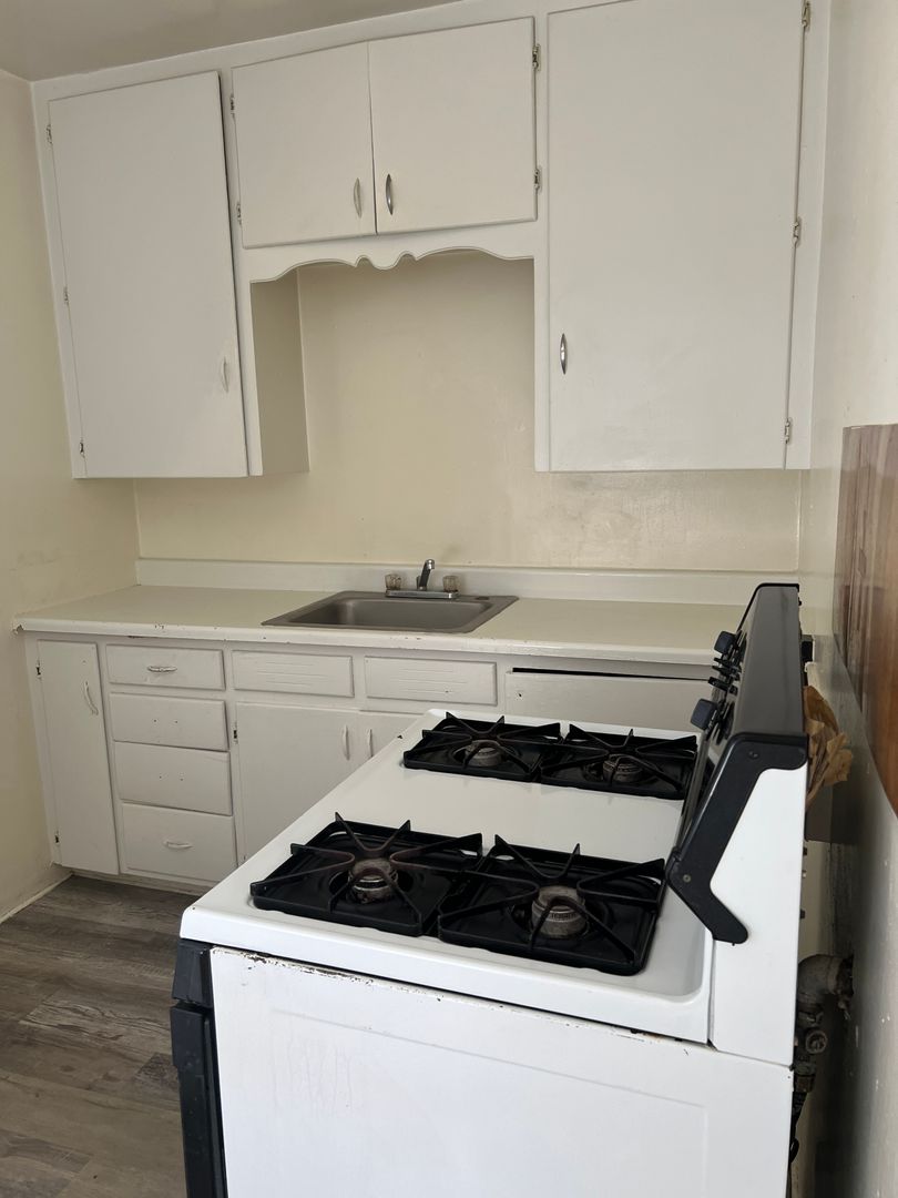 Albuquerque Apartment: 8915 Central NE