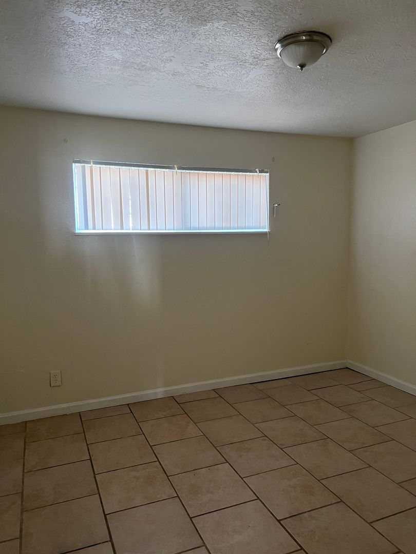 Albuquerque Apartment: 410 Virginia NE