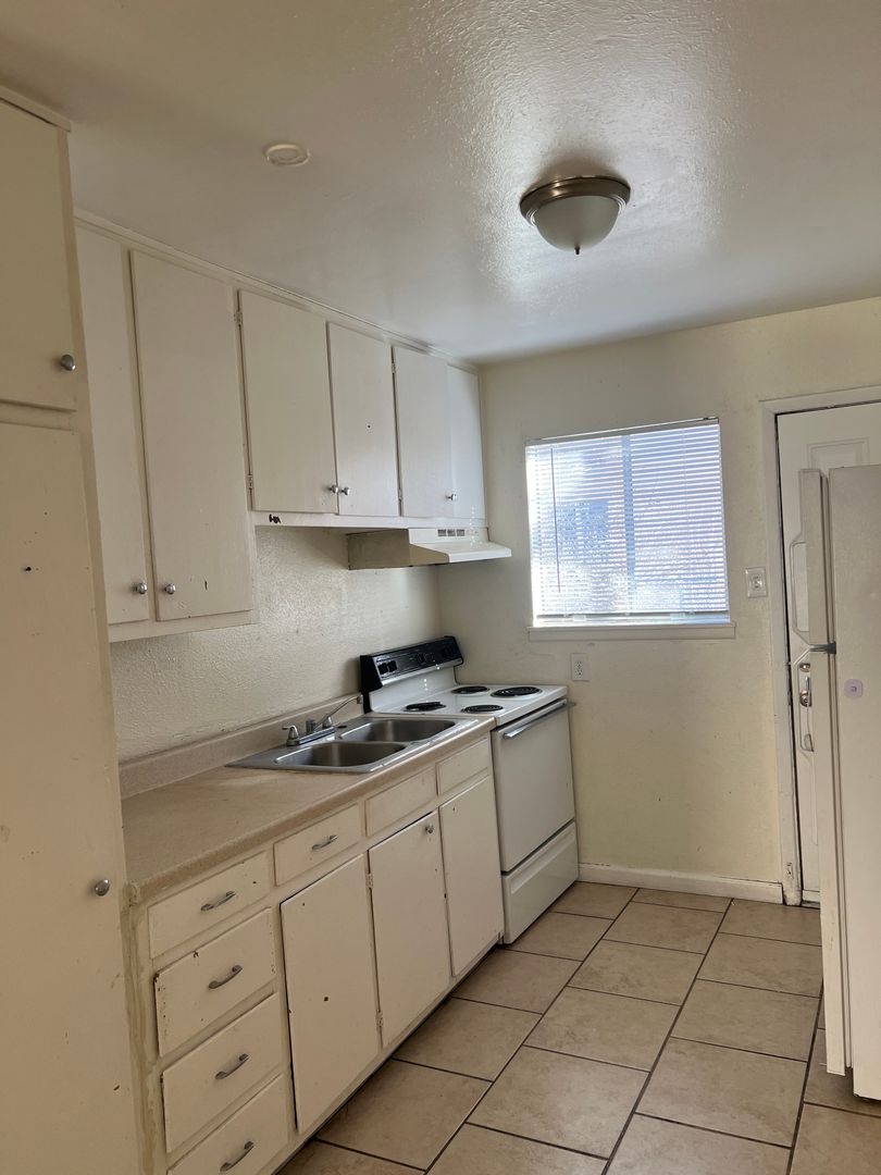 Albuquerque Apartment: Texas Property