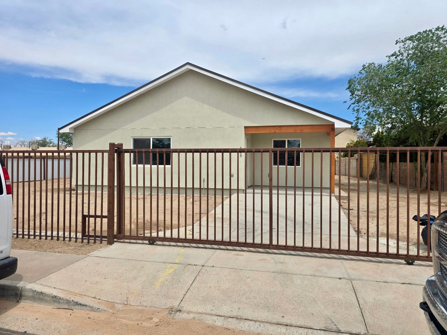 Albuquerque House: 525 Rhode Island ST SE