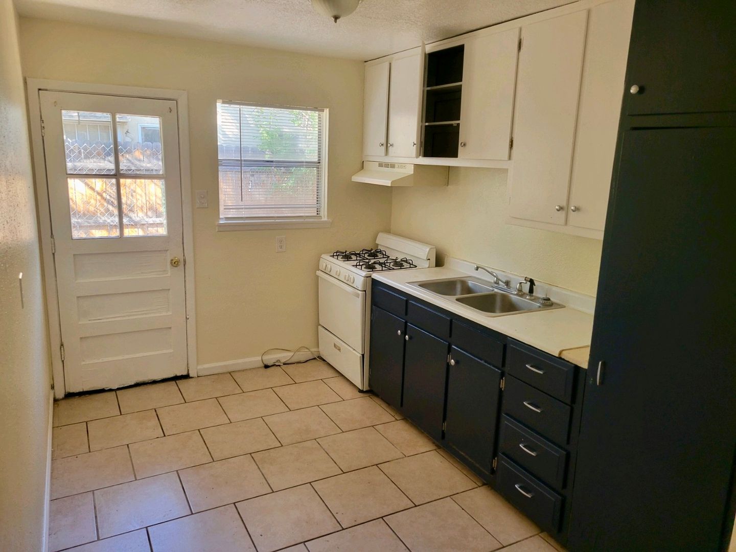 Albuquerque Apartment: Texas Property