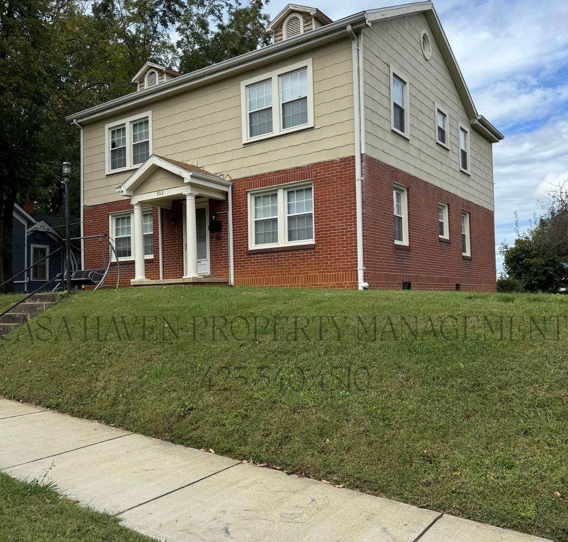 Johnson City Apartment: 302 W Pine Street  - 2