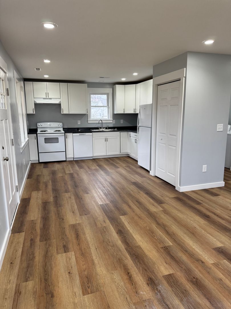 Johnson City Apartment: 913 E Myrtle Ave