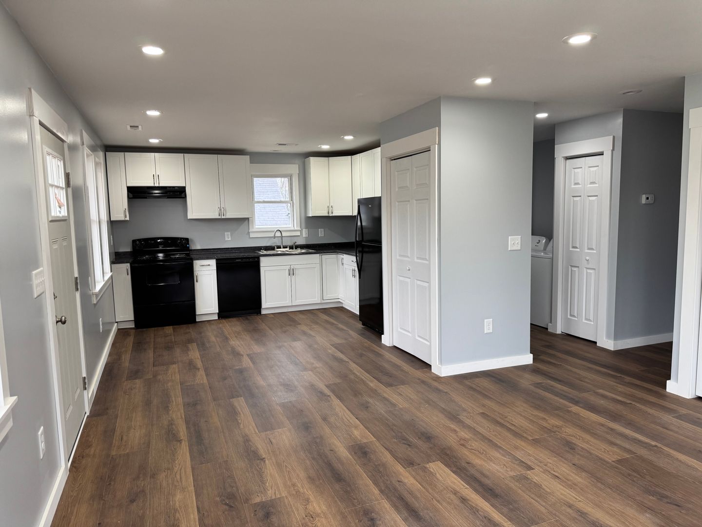 Johnson City Apartment: 913 E Myrtle Ave