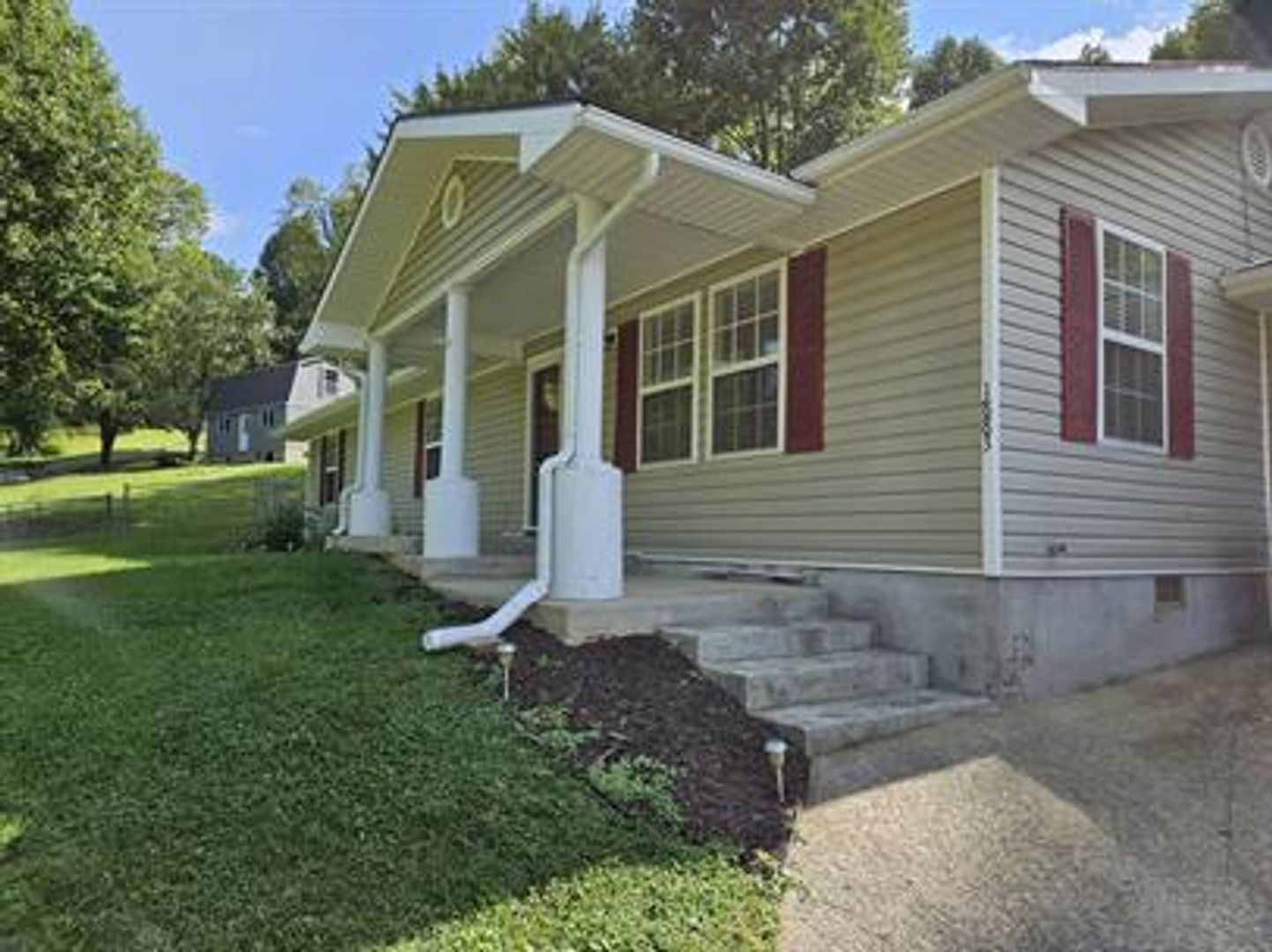 Johnson City House: 1883 Powder Branch Road