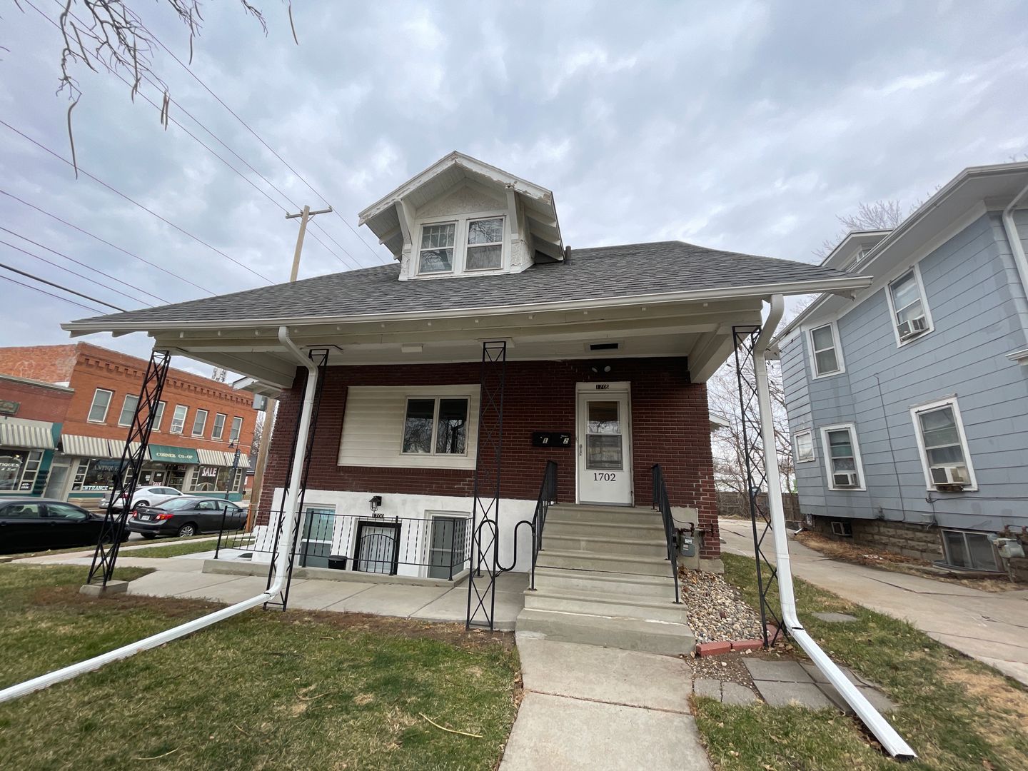 Lincoln Apartment: 1700 Garfield street