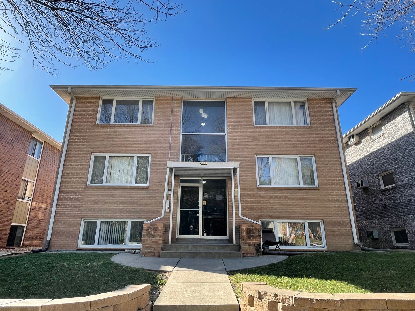 Lincoln Apartment: 1533 S. 21st St