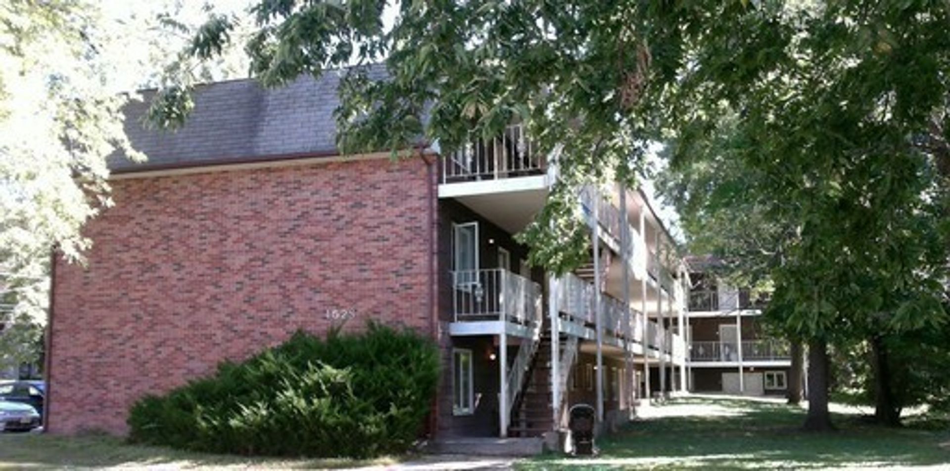 Lincoln Apartment: 1528 S. 19th street