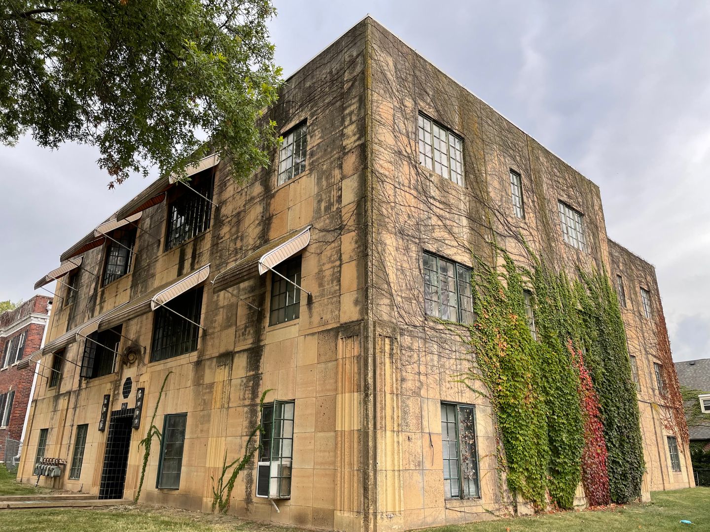 Lincoln Apartment: 1601 S. 20th st