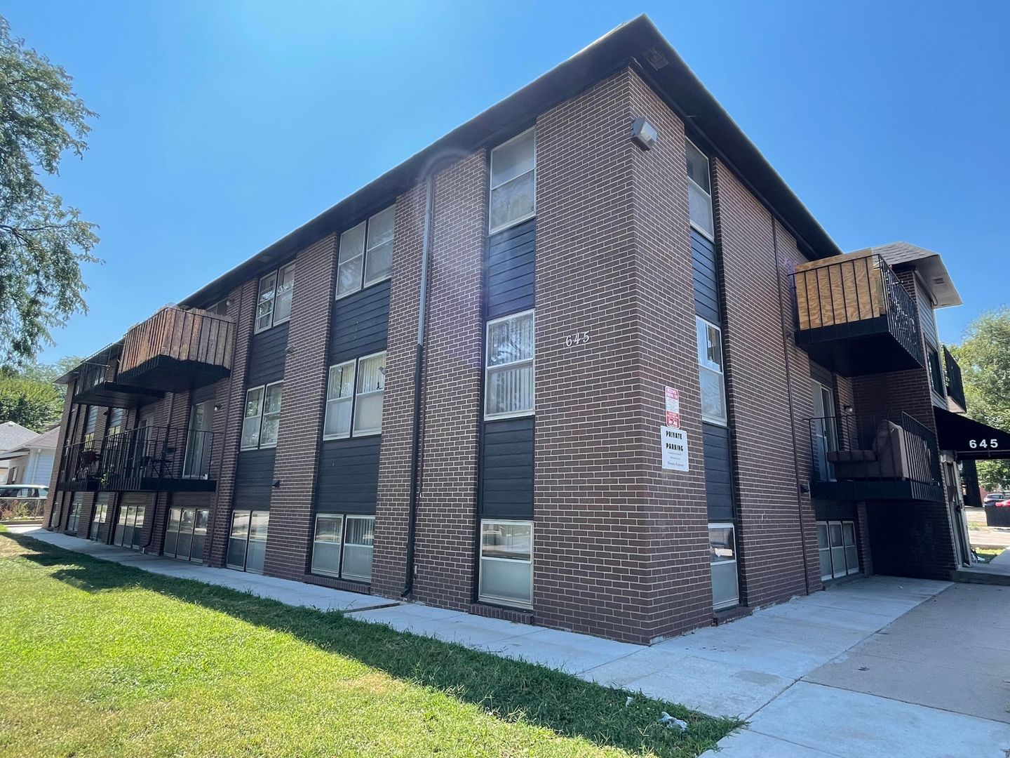 Lincoln Apartment: 645 S 20th St