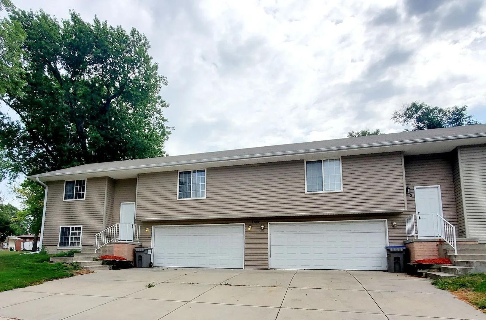 Lincoln Apartment: 1708 S. 6th street