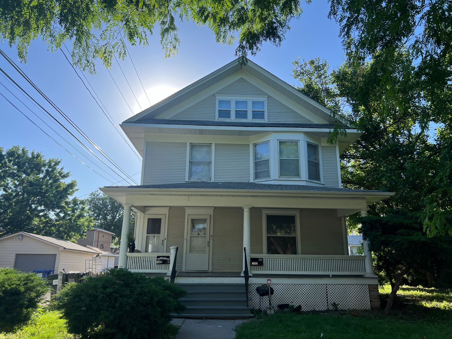 Lincoln Apartment: ...