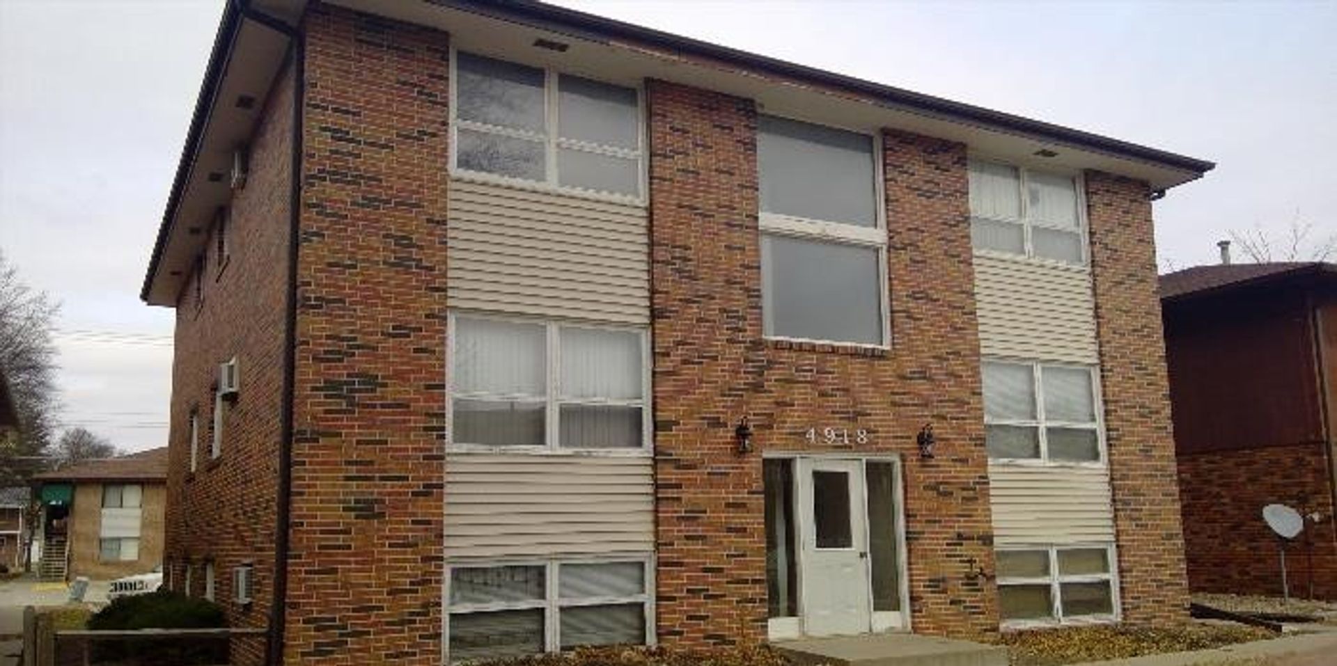 Lincoln Apartment: 4918 Walker Ave