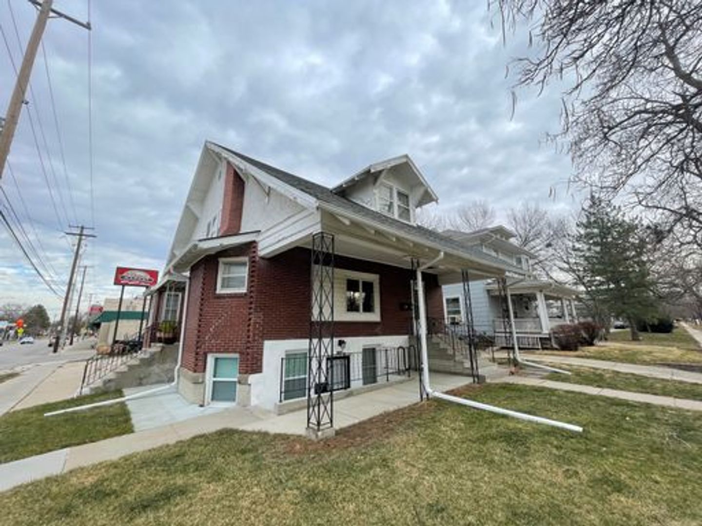 Lincoln Apartment: 1700 Garfield street