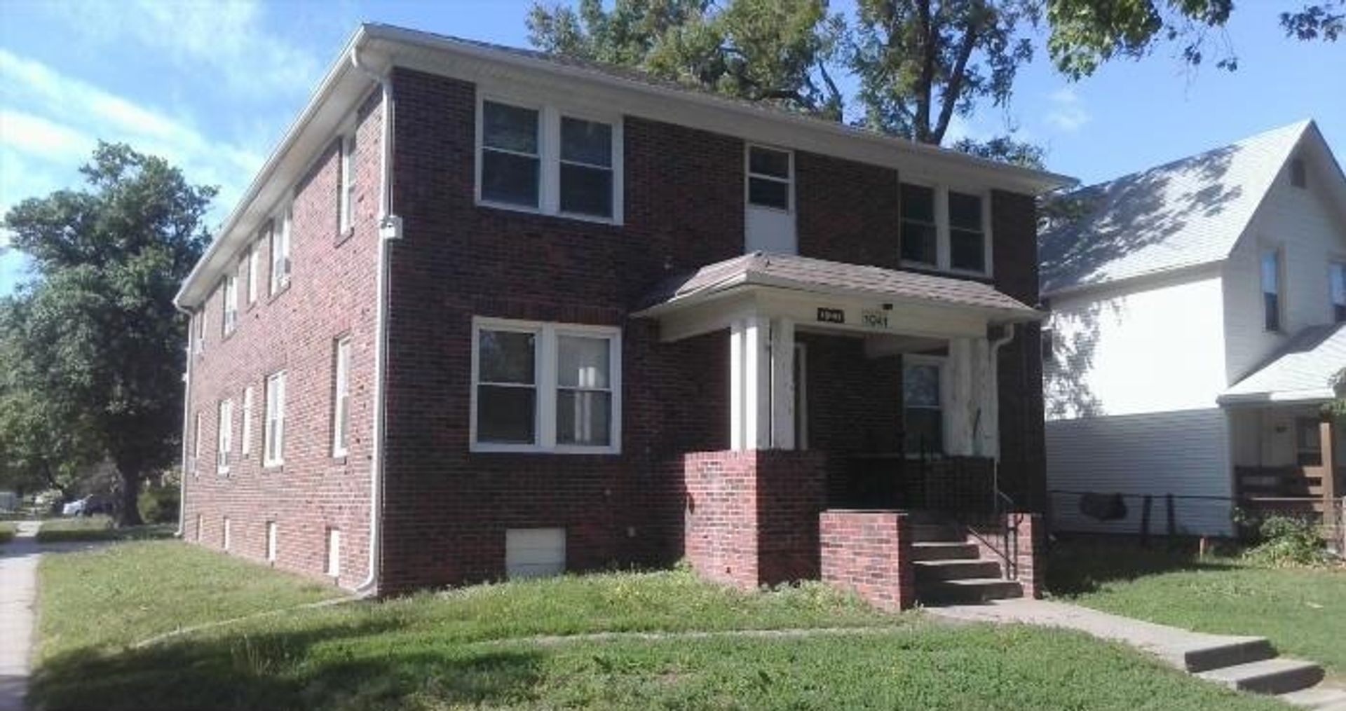 Lincoln Apartment: 1941 J street