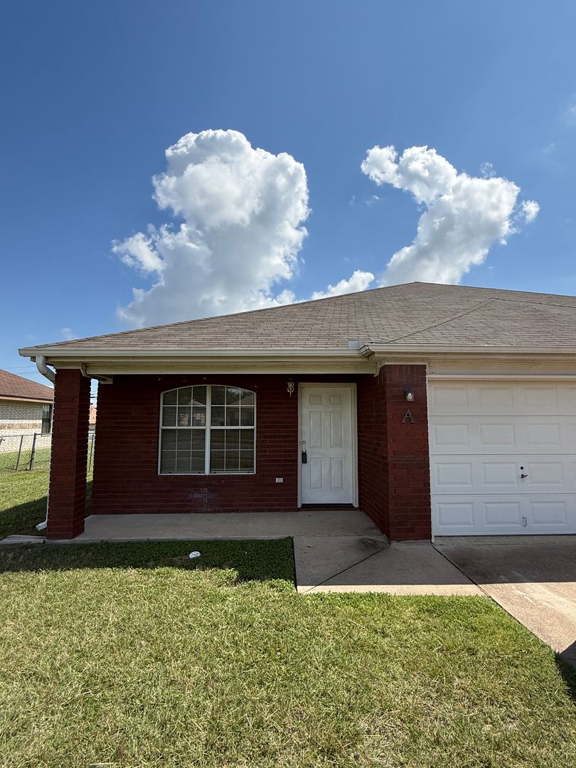Killeen Apartment: 3208 Raven Drive