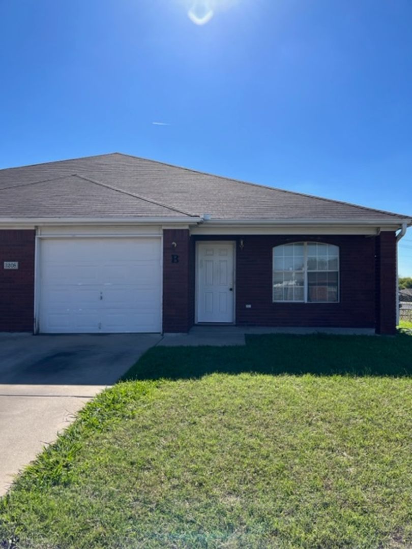 Killeen Apartment: 3208 Raven Drive