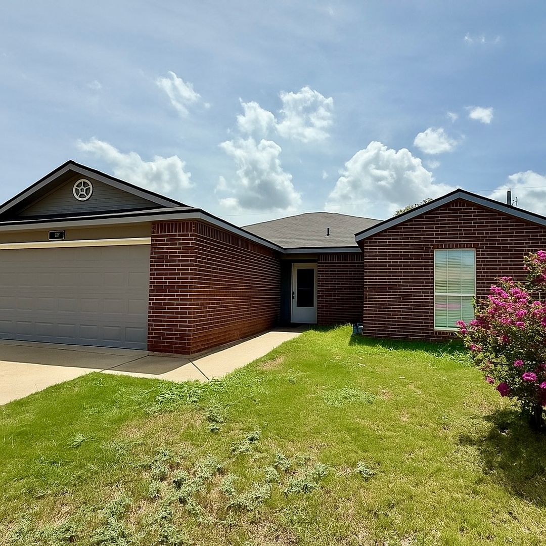 Belton House: 1005 E Ave S