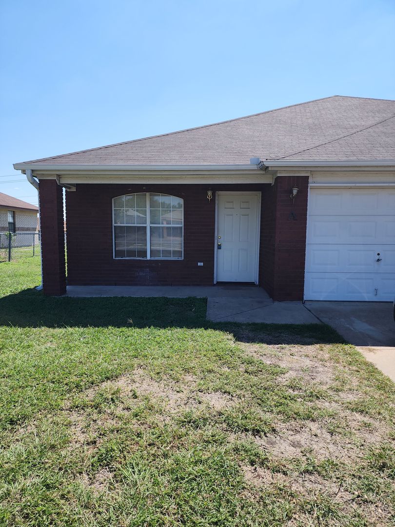 Killeen Apartment: 3208 Raven Drive