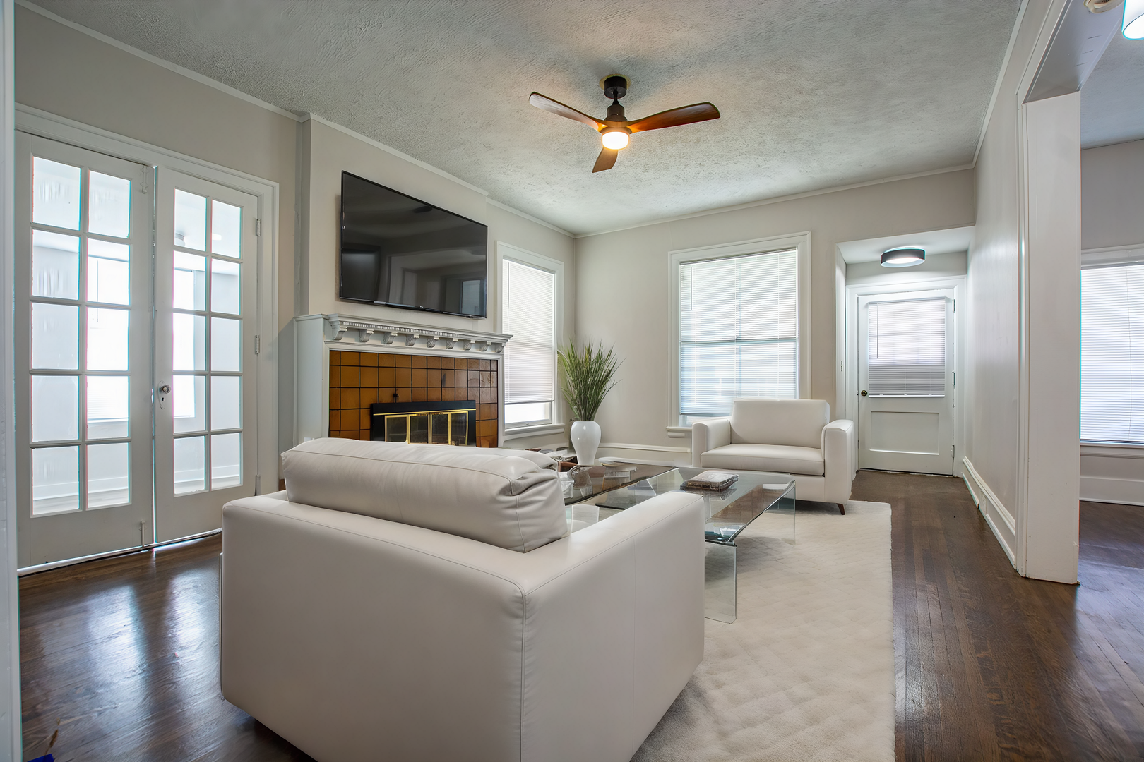 Omaha Apartment: 117 S 39th Street