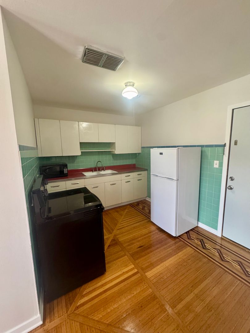 Omaha Apartment: 1240 S 10th St