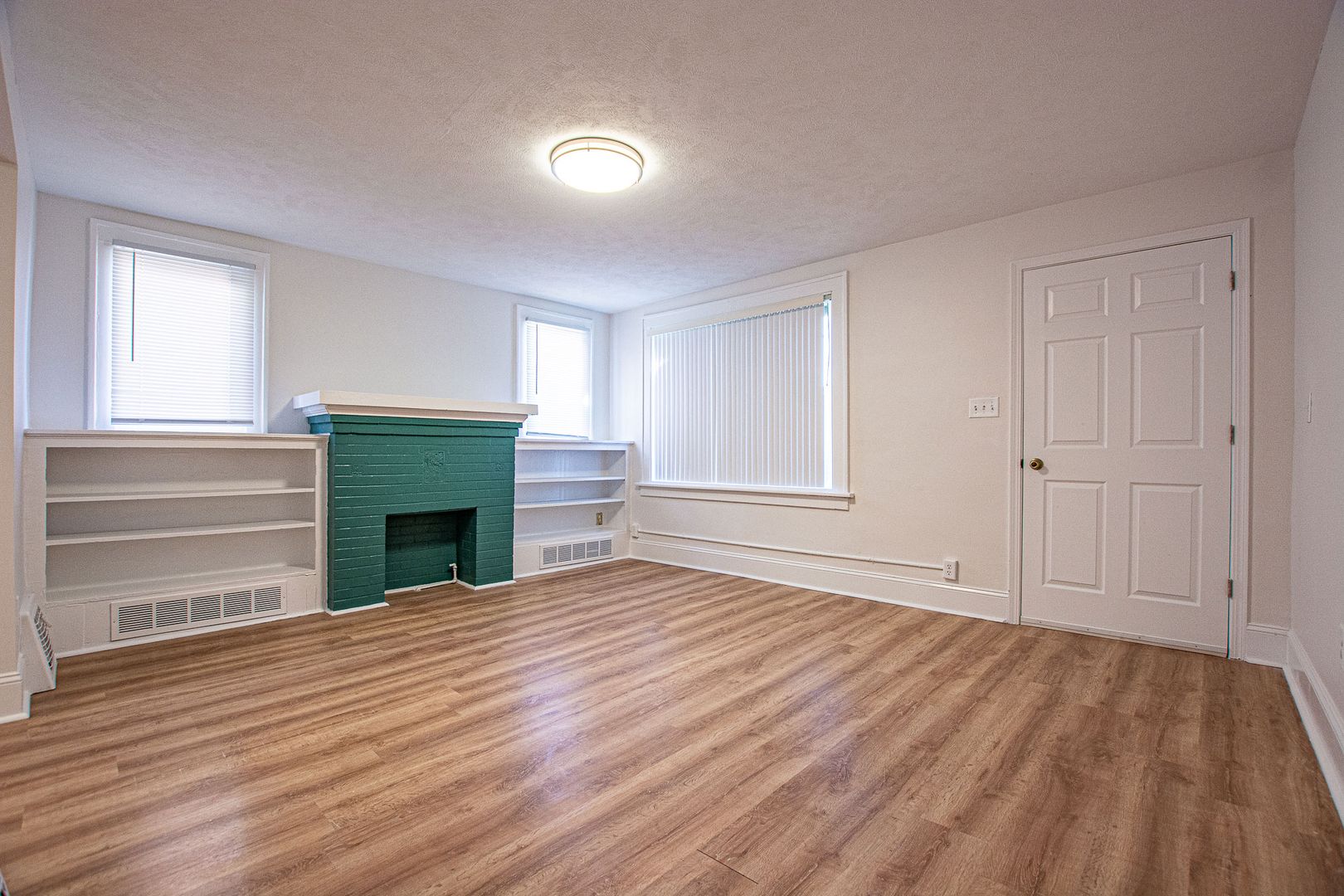 Omaha Apartment: 108 N 38th St