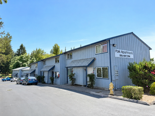 Newly Renovated 2 Bed / 1.5 Bath Townhouse in McMinnville! – photo 1