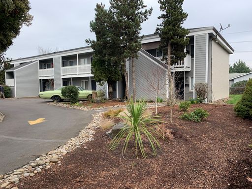 1 Bedroom / 1 Bathroom Unit - 1/2 Mile to George Fox University!!