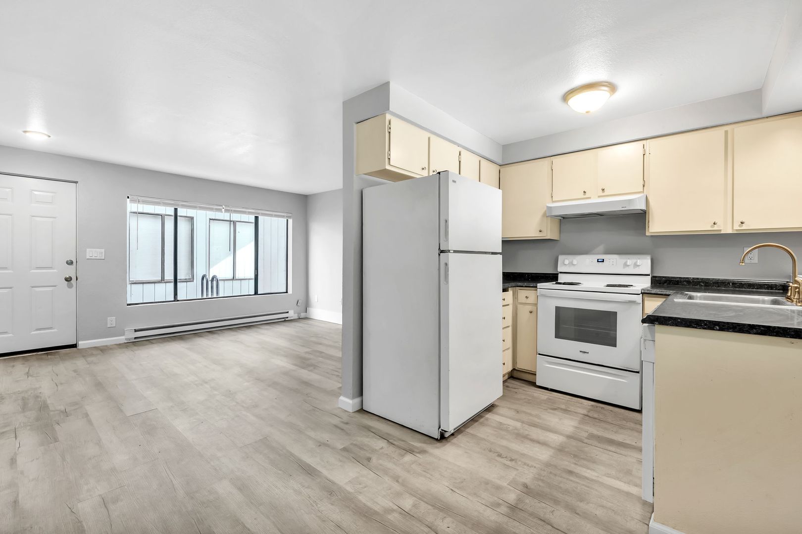 McMinnville Apartment: 901-981 SE Ford Street