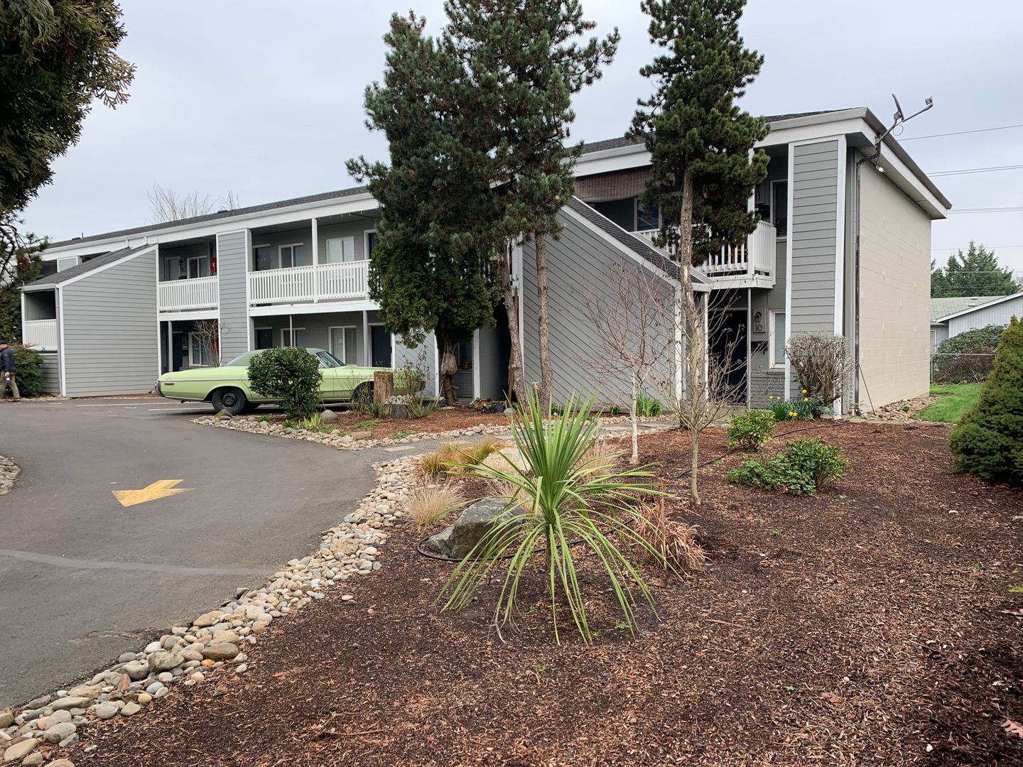 Newberg Apartment: 500 S River St