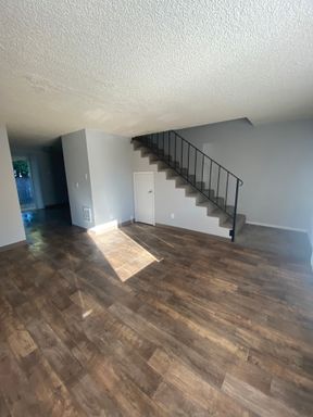 2 Bedroom 1.5 Bathroom Unit with Washer/Dryer Hookups!! – photo 1