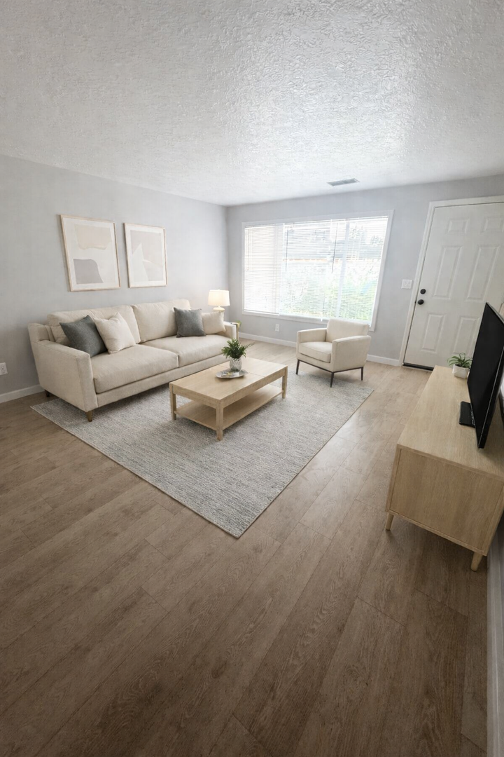 Salem Apartment: 2015-2095 Debbie Way NE