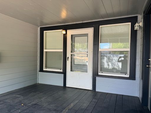 Newly Renovated 1 Bedroom / 1 Bathroom Unit close to Downtown Salem! $99 First Month's Rent! – photo 1