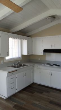 2 Bedroom / 1 Bathroom Duplex Unit with Washer/Dryer Hookups! $99 First Month's Rent! – photo 1