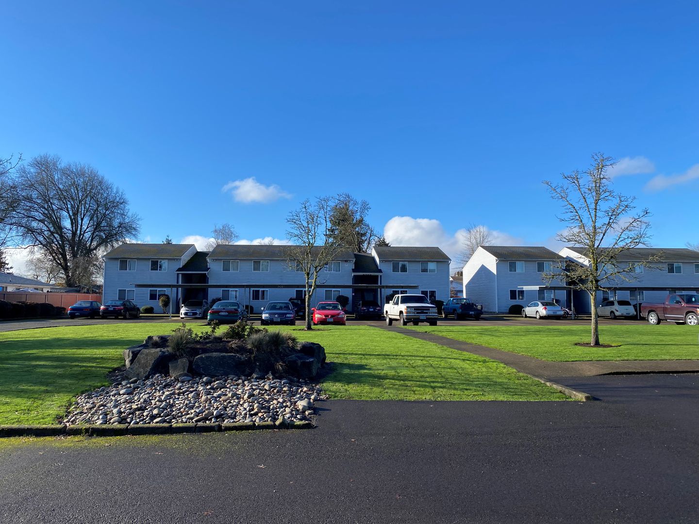 Albany Apartment: 2420 Oak St SE