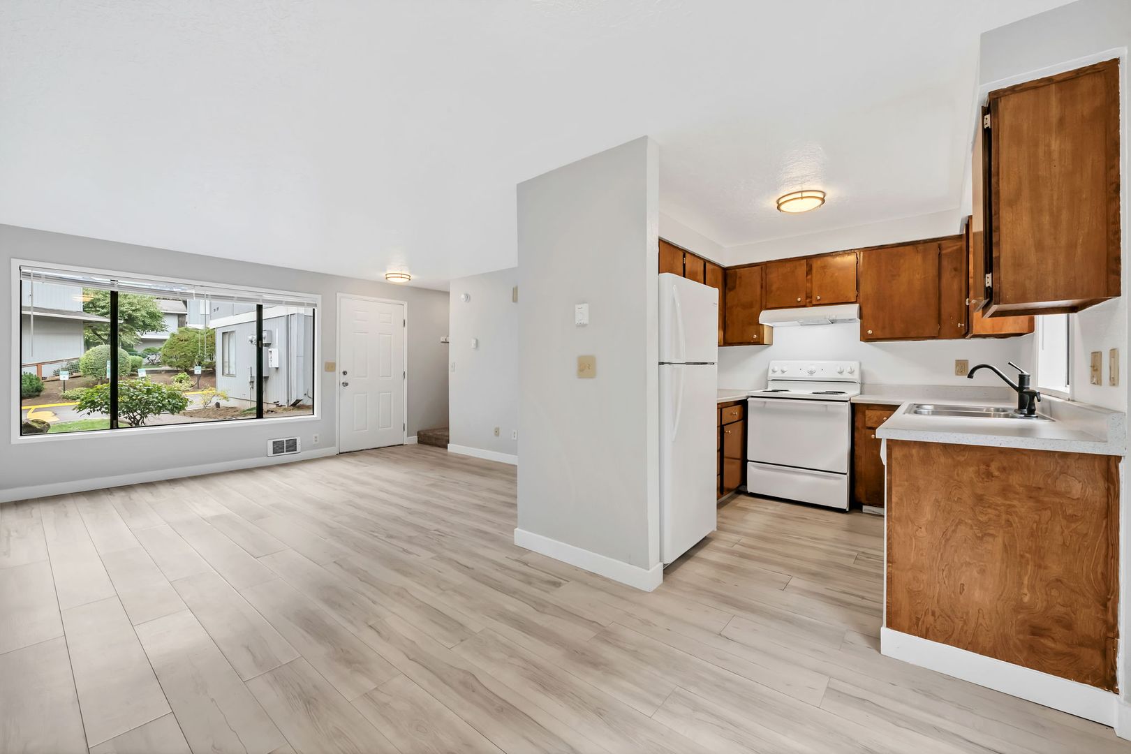 McMinnville Apartment: 901-981 SE Ford Street